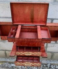 Jewelry box