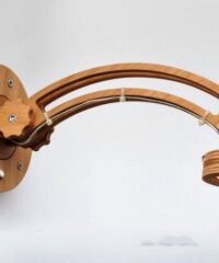 Swiveling wall spot lamp