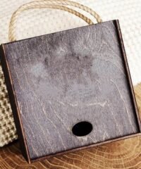 Box with handle