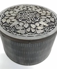 Living hinge potpourri round box with decorative lid