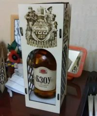 Wine box with russian revolution engraving
