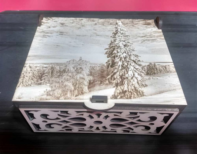 Wood engraved winter jewelry box la