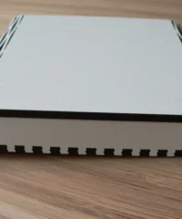 Wooden jewelry box with living hinges