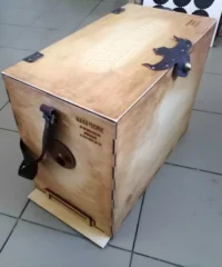 Wooden beekeepers box with ventilated bottom